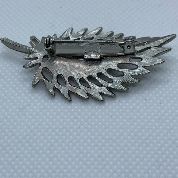 Silver Tone Leaf Brooch - Picture 5 of 6